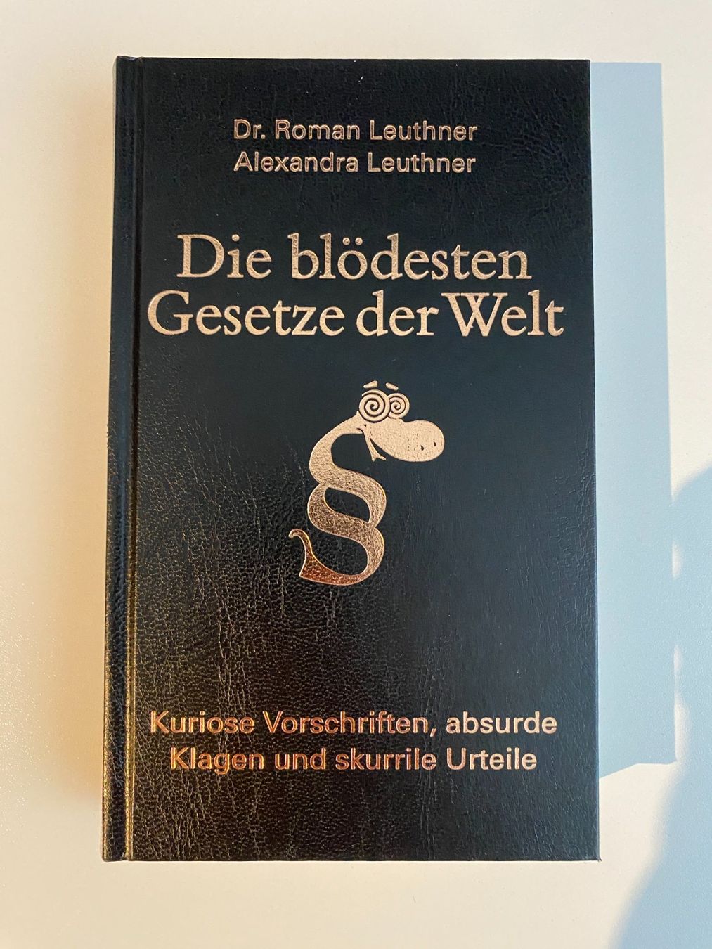 Libri: Die blödesten Gesetze der Welt – Usato da Freienbach venduto da LlIiNnUuSs