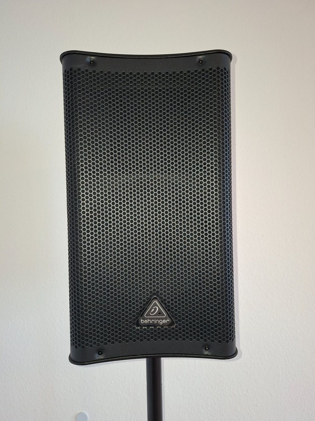 Behringer Casse acustiche: Active PA System for Band or Pro DJ – Usato da Unterseen venduto da dav_7jqb 2