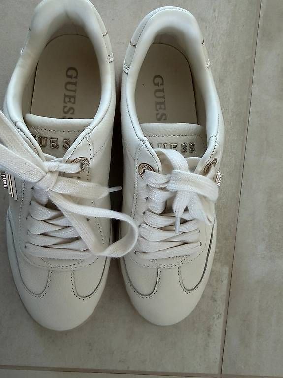 Damenschuhe: Guess Sneakers beige neu  – Gebraucht aus Wittenbach von M_S2019 2