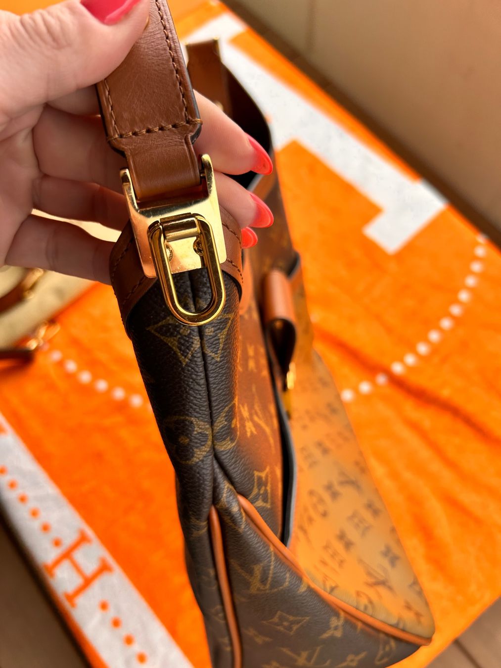 Louis Vuitton Taschen für Damen: Louis Vuitton Hobo – Neu (gemäss Beschreibung) aus Rotkreuz von Annie_87 6