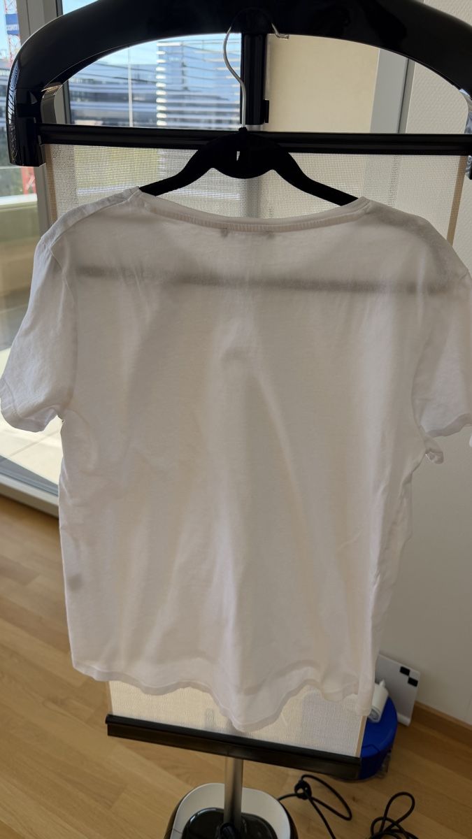 Uniqlo T-Shirts: UNIQLO white tshirt  – Neu (gemäss Beschreibung) aus Glattpark (Opfikon) von swi_wk9j 1