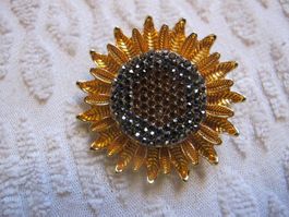 wunderschöne, neue Brosche in Form einer Sonnenblume