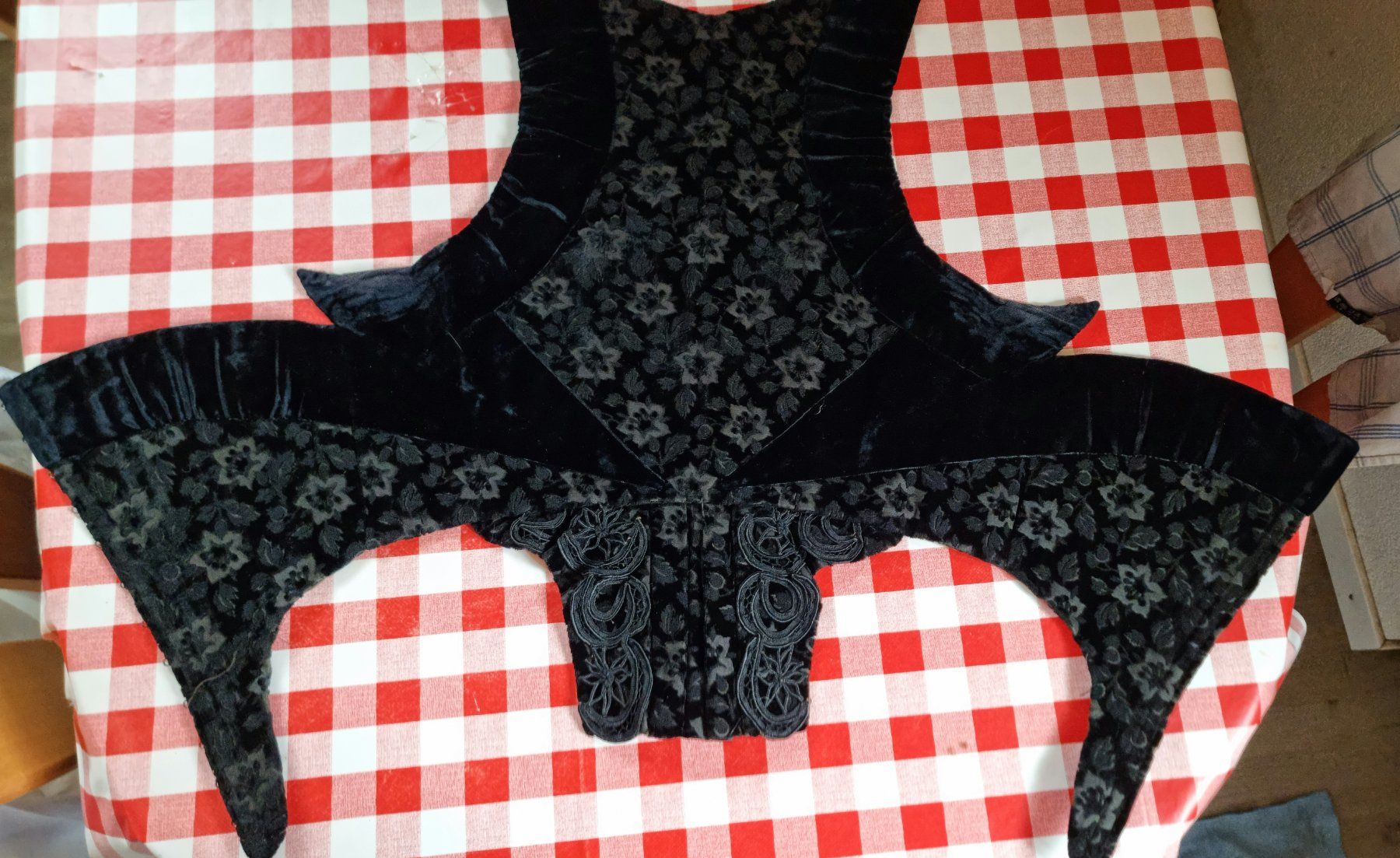 Costumi: Einzellteile zur Berner Tracht – Usato da Konolfingen venduto da Goofy021 1