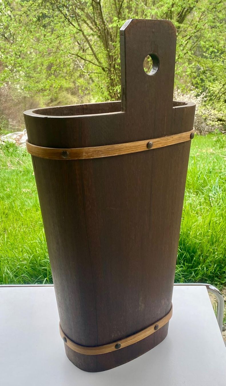 Altri mobili per ufficio: Schirmständer aus Holz Antik mit Wappen – Usato da Krauchthal venduto da SamsPuce 1