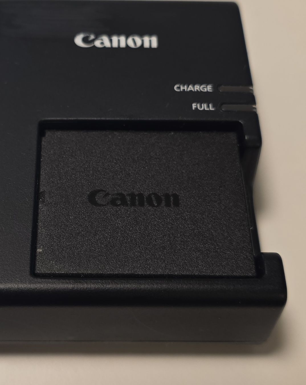 Canon Batterie: Canon Batterieladegerät LC-E10E + Akku – Usato da Affoltern am Albis venduto da Piten707