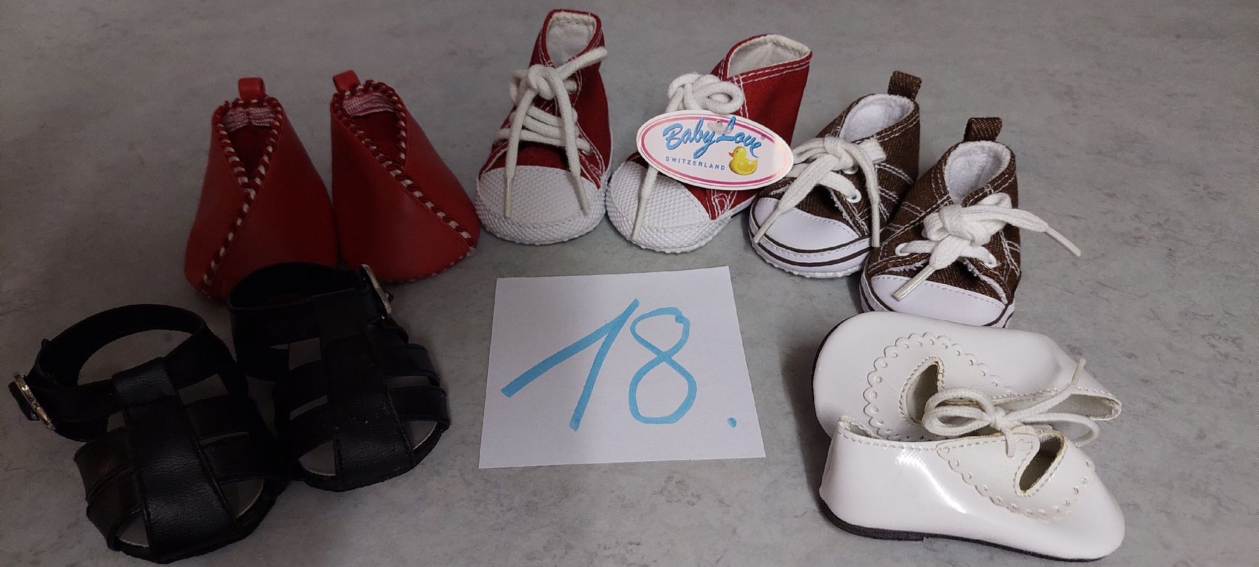 Bambole: 5 Paar Puppenschuhe  – Usato da Muri AG venduto da nindo1 7