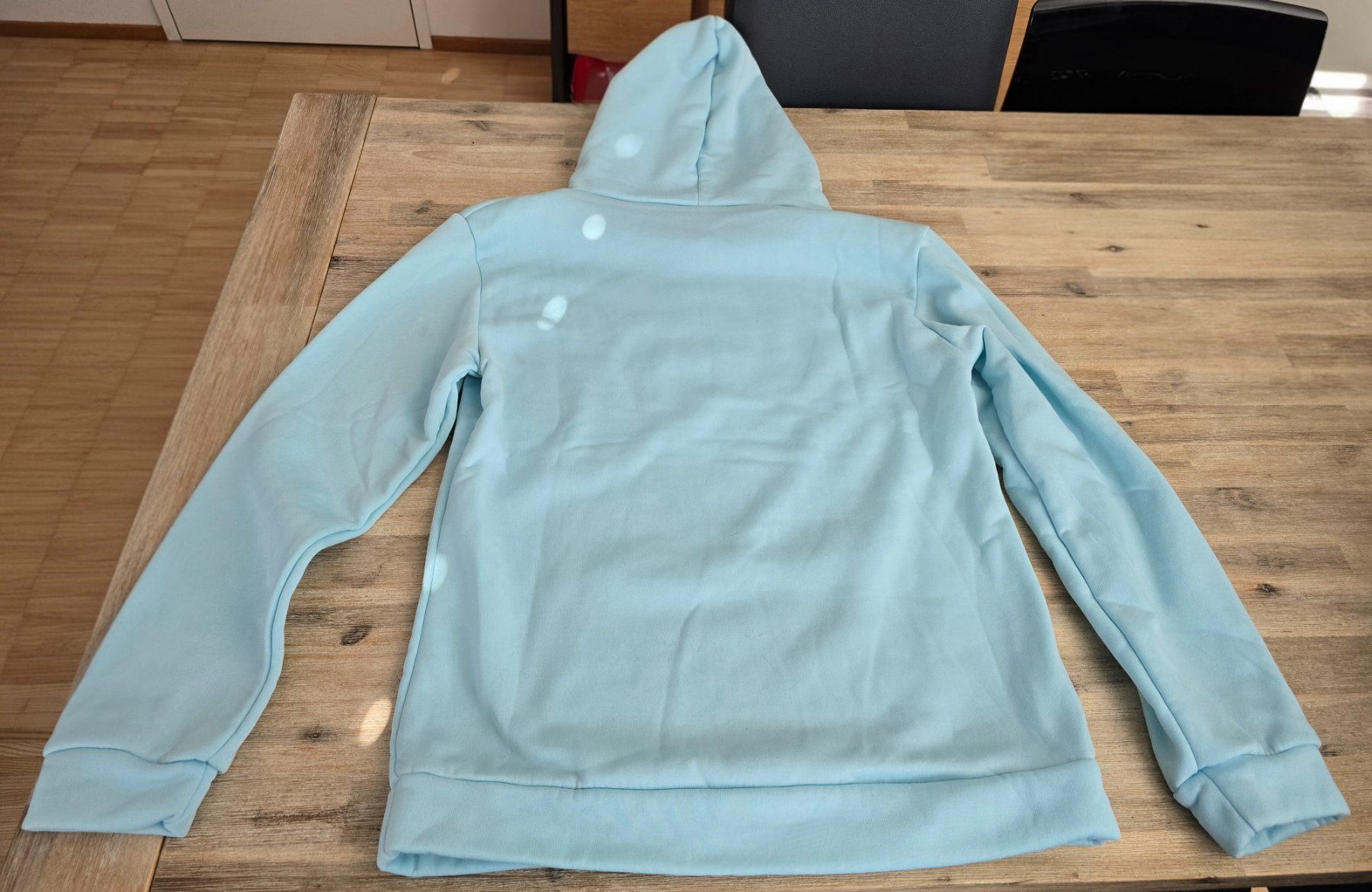 Maglioni & Felpe: Kapuzenpullover hellblau mit Pfotenmotiv gebraucht – Usato da Willisau venduto da isa117 1