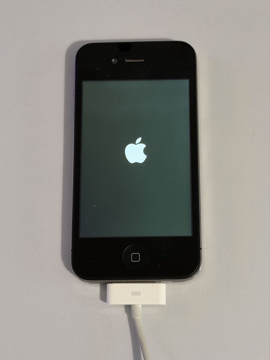 Apple Telefoni cellulari / Smartphones: iPhone 4 schwarz guter Zustand – Usato da Liestal venduto da ElektraG 5