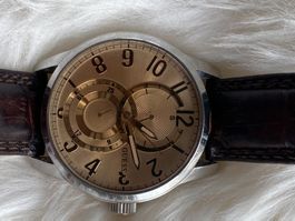 Uhr der Marke Guess