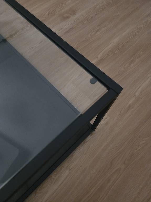 Tavoli: Couchtisch Metall / Glas mit schwarzer Ablage – Usato da Holziken venduto da m_t_lgh8 1