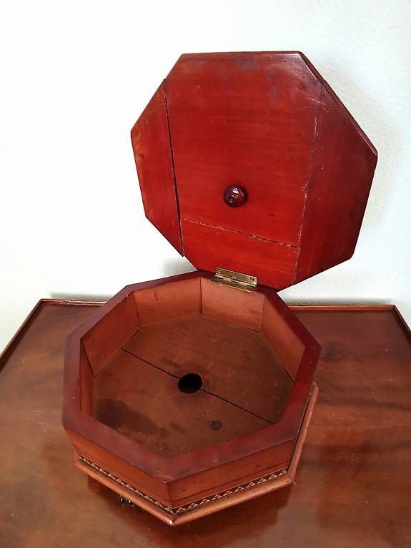 Hocker: Antiker oktogonaler Gobelin-Hocker - Pouf – Gebraucht aus Dübendorf von aschiduebendorf 1
