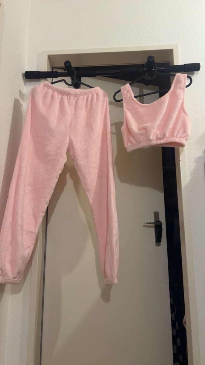 Lots de vêtements: Zweiteiler Pink – Neuf (Voir description) à Zürich par sha_207