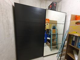 Pax Kleiderschrank mit Schiebetüren