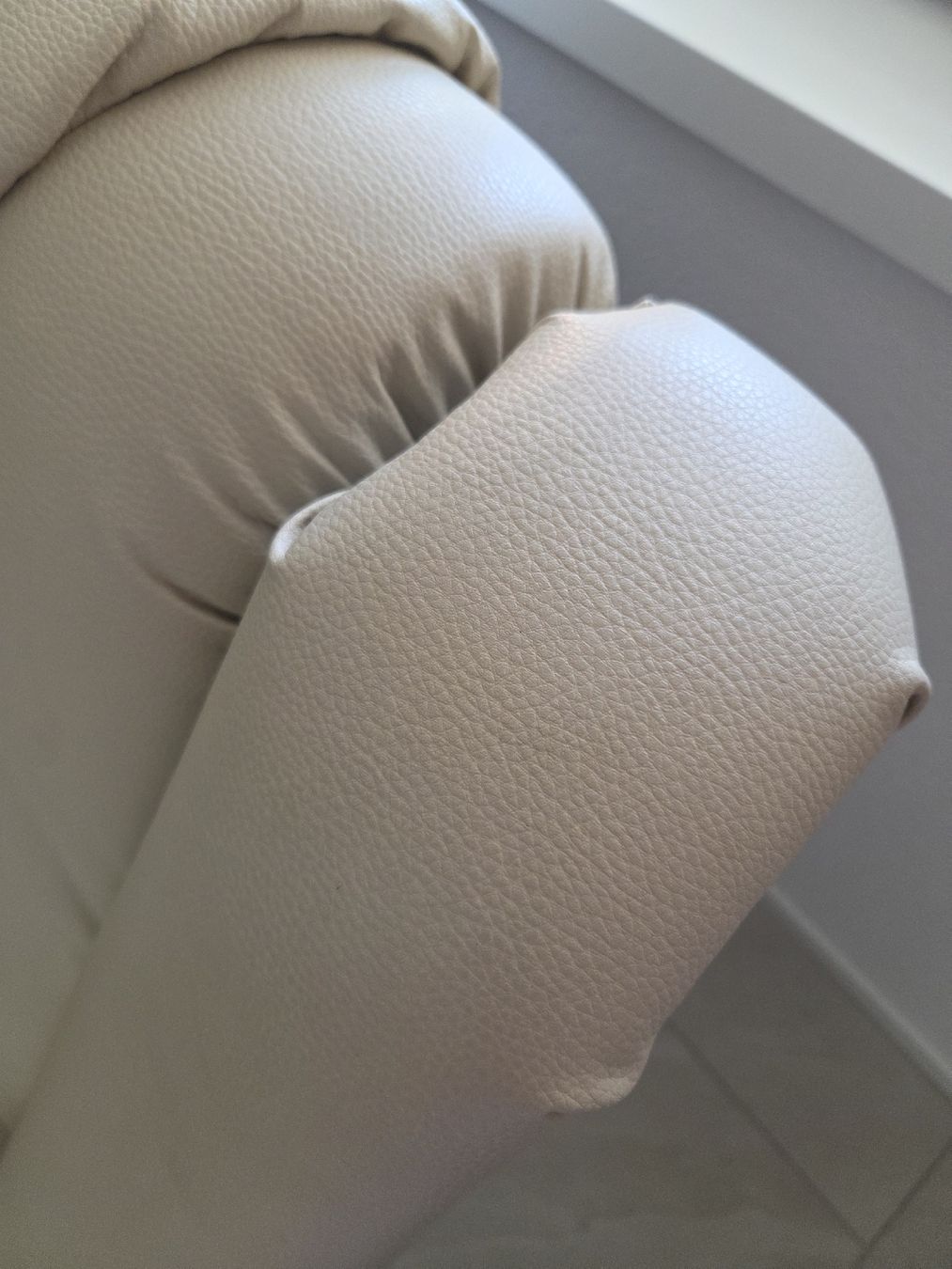 Sofas: Echtleder-Sofa mit Bettfunktion – Gebraucht aus Dübendorf von ang_27j6 2