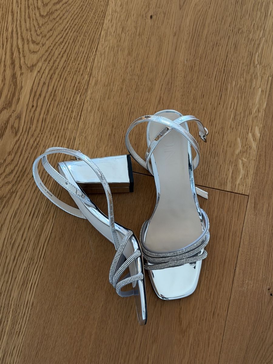 Only Chaussures femmes: wunderschöne silberne Only Sandale – Neuf (Voir description) à Baar par corinab_