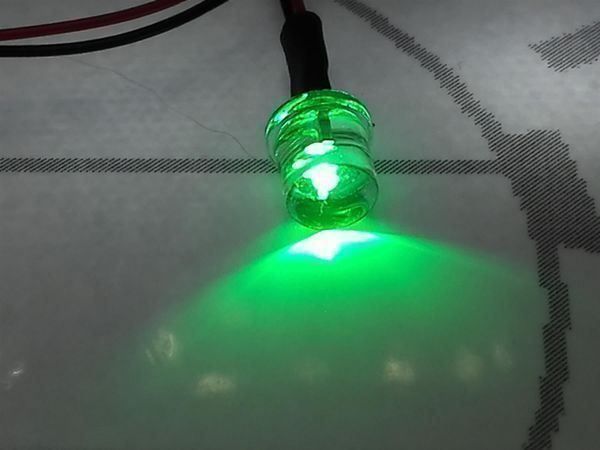 Componenti elettronici: Flachkopf-LED 5mm, grün, verkabelt 12V – Nuovo (secondo la descrizione) da Luzern venduto da Salefactory 1