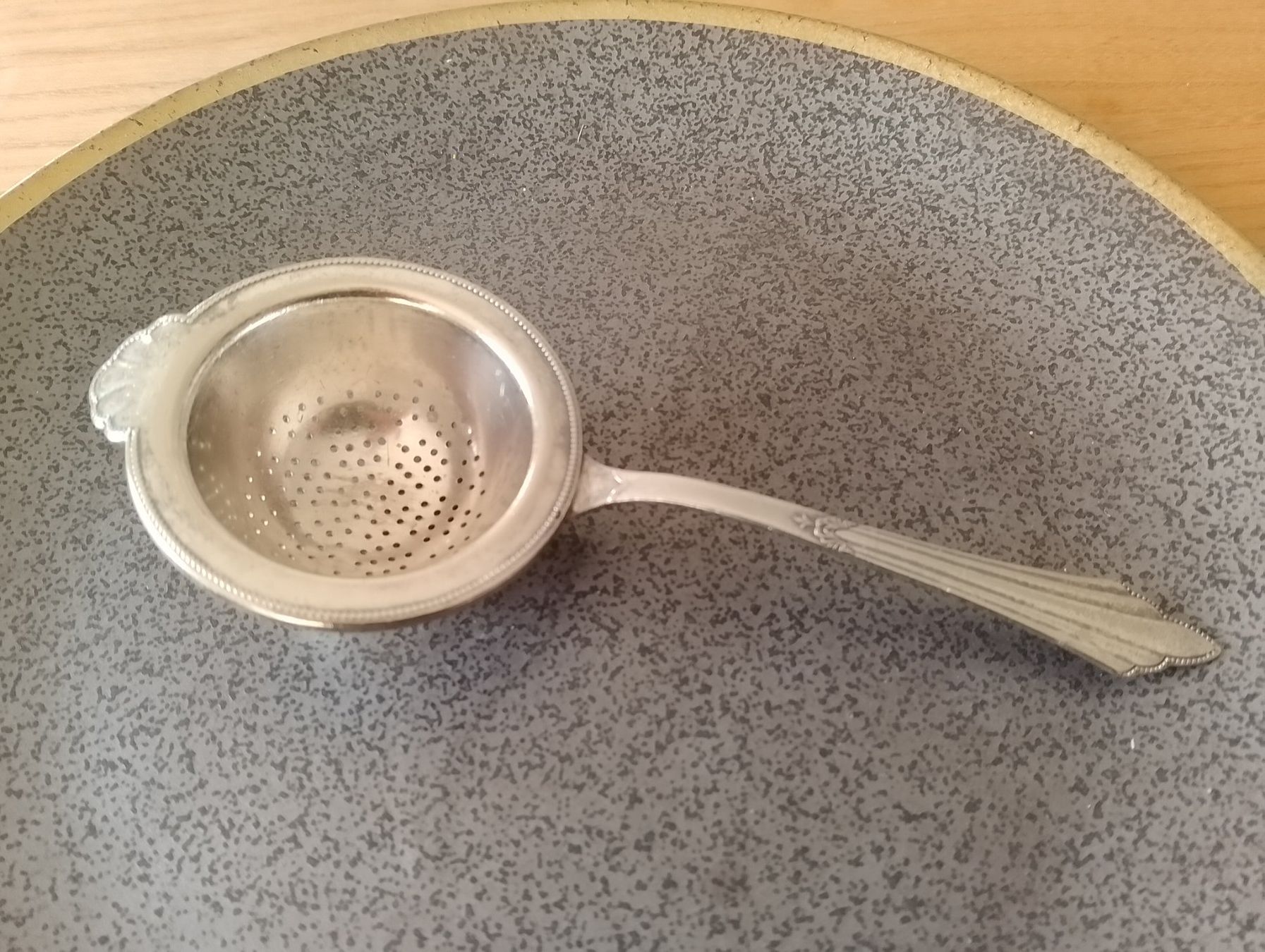 Elettrodomestici da cucina: Superschönes Teesieb versilbert, Fächermuster – Usato da Luzern venduto da Seri4 9