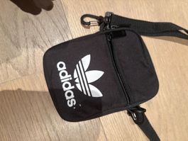 Schwarze Umhängetasche Adidas