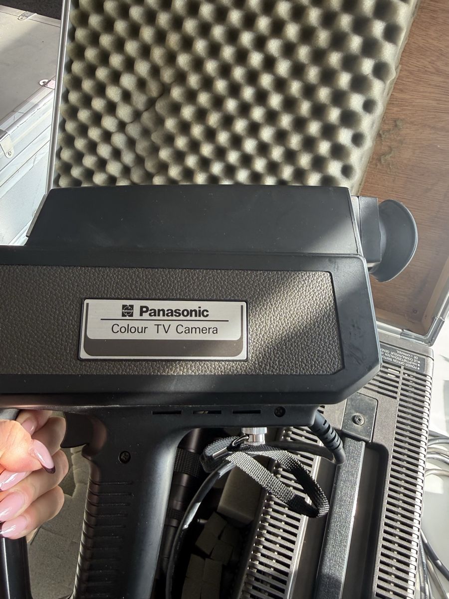 Panasonic Videocamere: Panasonic Colour TV Camera - Vintage / Broadcast Kamera – Usato da Zürich venduto da altstetten 2