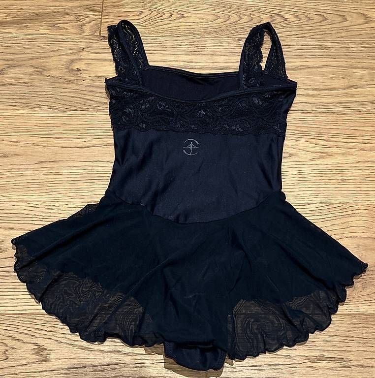 Scarpe, pantaloni & magliette da ginnastica: Ballett-Body Grösse S – Usato da Rümlang venduto da VioletteGiraffe 1