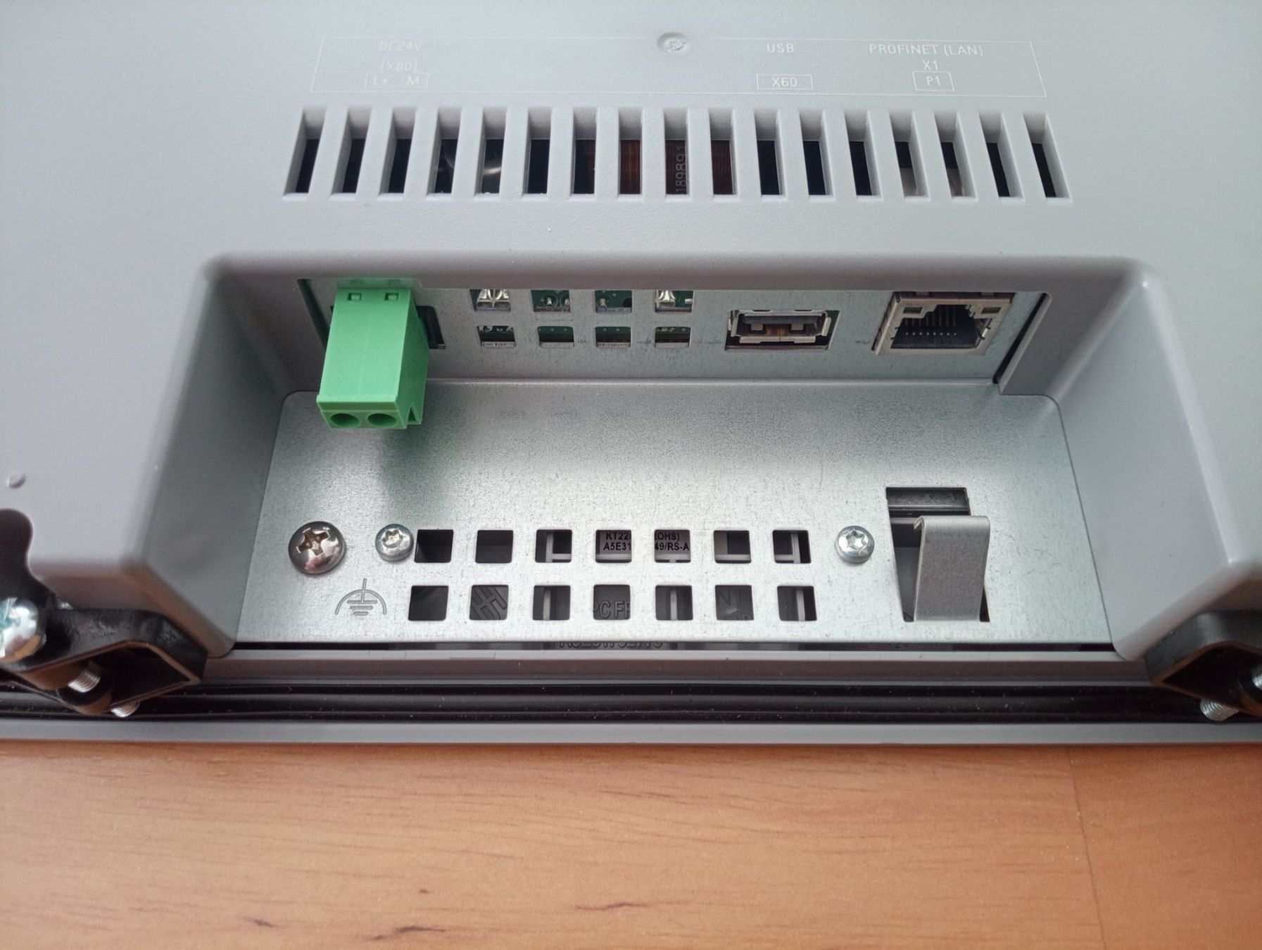 Siemens Elektronikbauteile: Siemens SIMATIC HMI KTP900 Basic / 6AV2123-2JB03-0AX0 – Gebraucht aus Ufhusen von HKSC 3