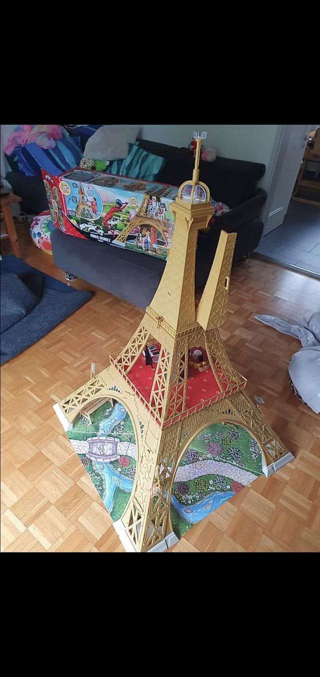 Bandai Giocattoli: Miraculous Ladybug Deluxe Eiffel Tower – Nuovo (secondo la descrizione) da Zürich venduto da cha_bfl5 1