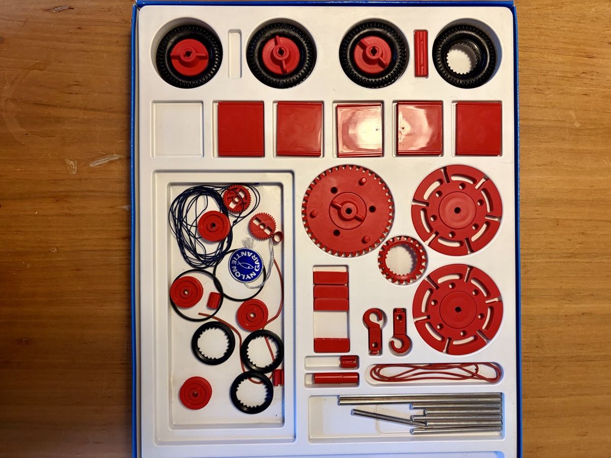 Fischer Kit di costruzioni: Fischertechnik Grundkasten 200 – Usato da Basel venduto da Konix 3