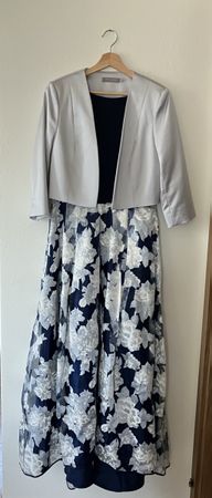 Kleid mit passendem Blazer