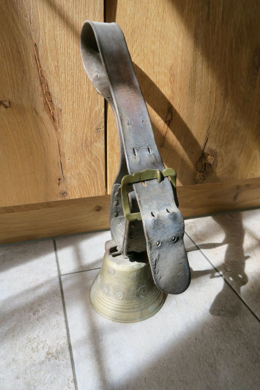 Campanacci mucche: antike schön verzierte Kuh-oder Rinderglocke – Usato da Wädenswil venduto da Turusukko 1