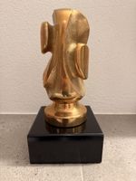 Goldene Skulptur, auf schwarzem Sockel Unikat Handarbeit