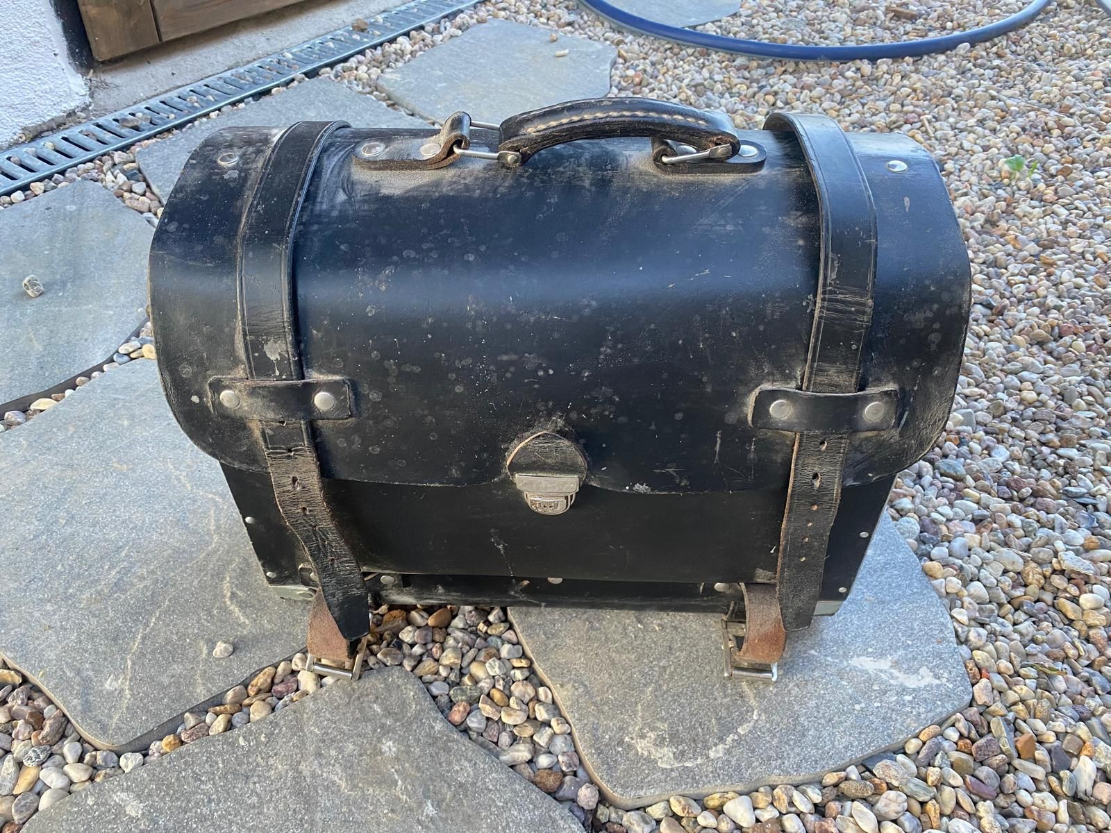 Valigie: Werkzeugkoffer / Ledertasche – Usato da Berikon venduto da Marilyn