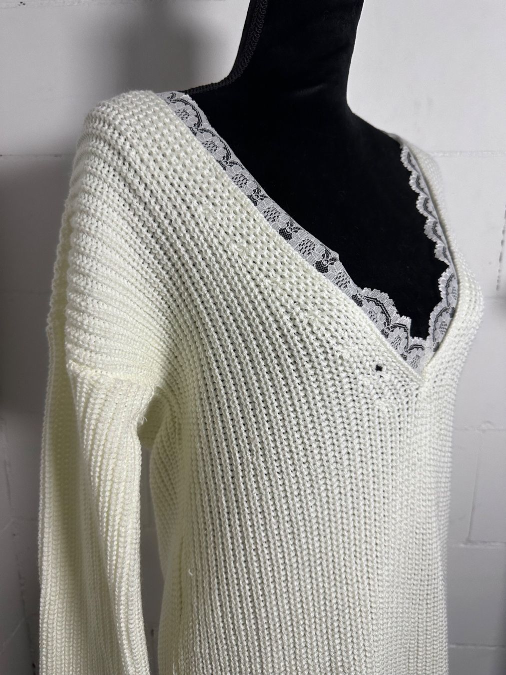 Kleider: Robe pull maille écrue col V dentelle taille S – Gebraucht aus Préverenges von whothefreshisfxck 1