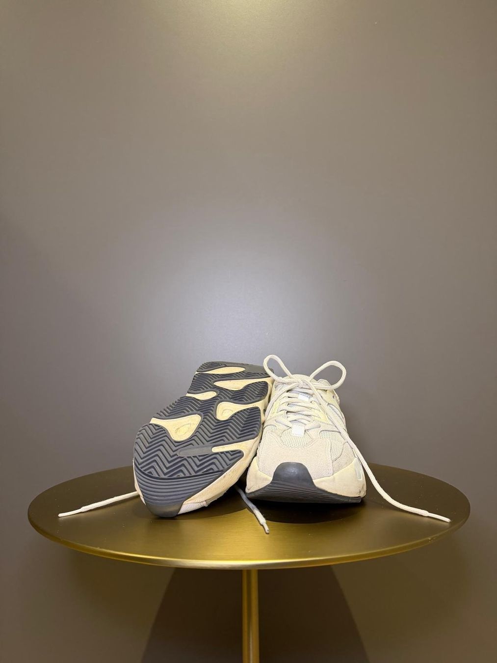 Adidas Damenschuhe: Yeezy Boost 700 "Analog" – Gebraucht aus Langnau i. E. von dis_tc9q 1
