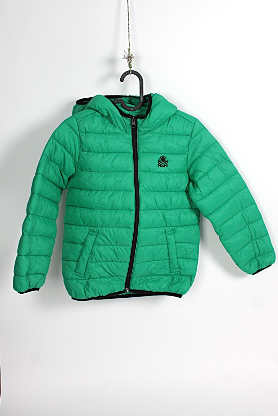 Benetton Giacche & Cappotti: Grüne Kinderjacke Gr. M – Usato da Zollikofen venduto da Restwert_Zollikofen