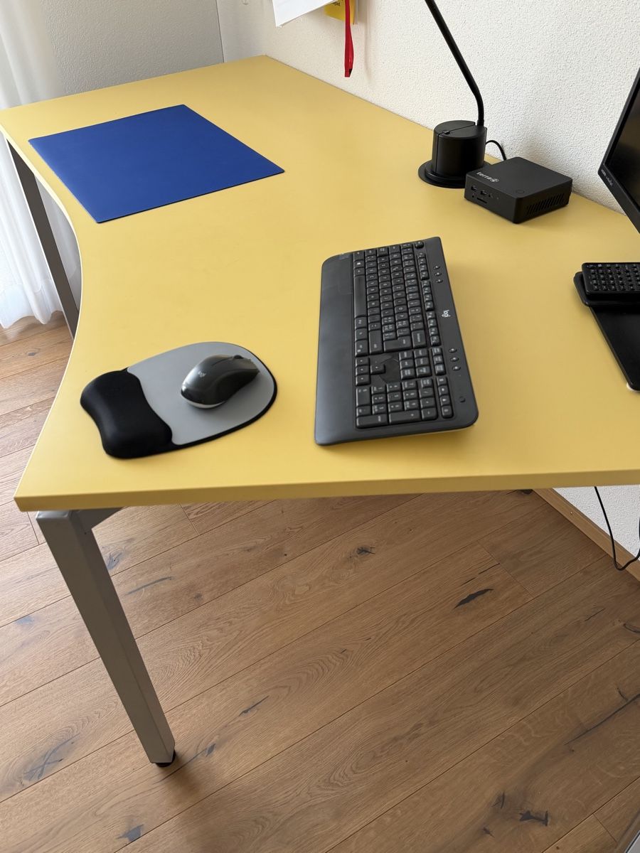 Scrivanie: Bürotisch Embru, gelb – Usato da Eschenbach LU venduto da rut_6fyc 1