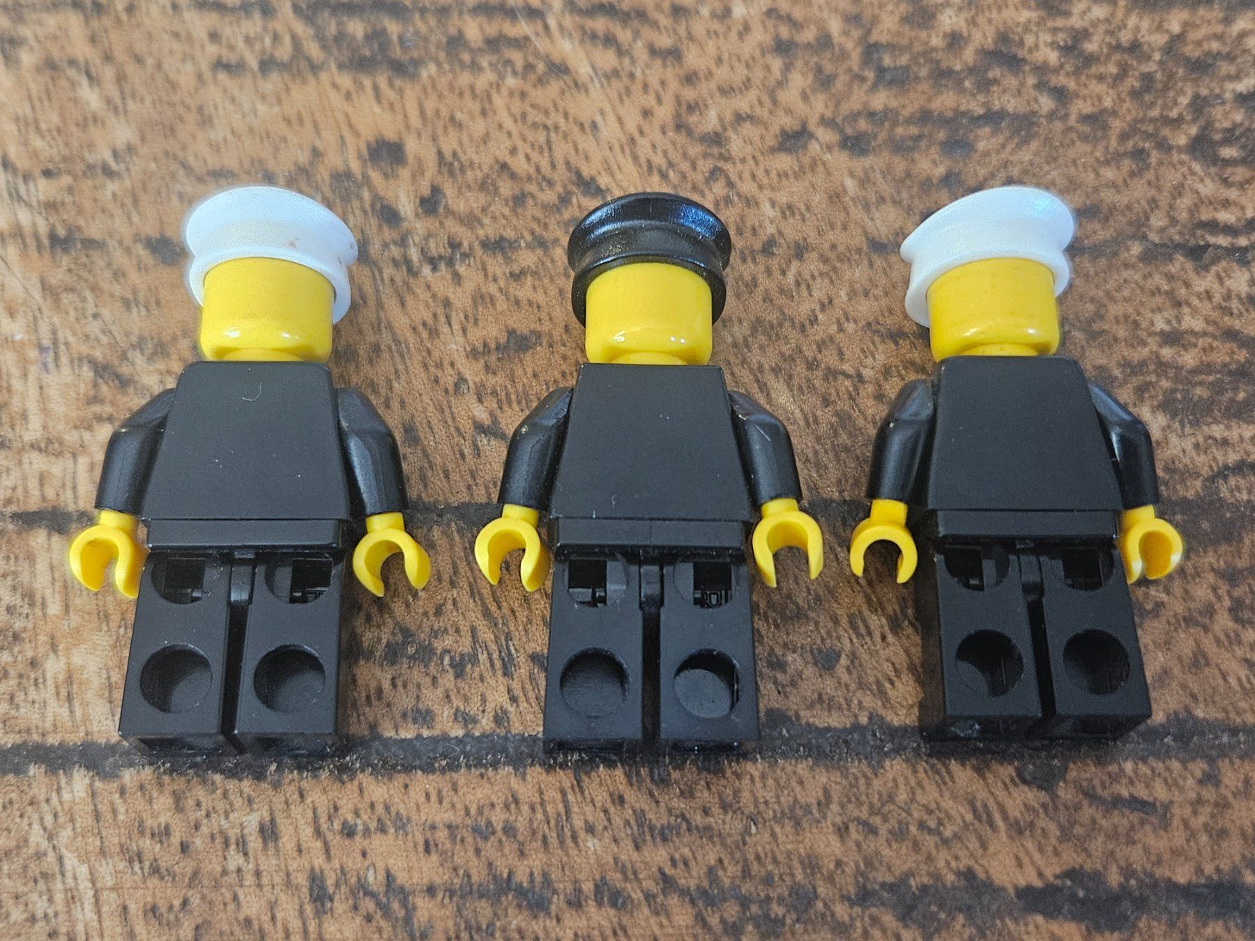 Lego Kit di costruzioni: lego lot de 3 figurines – Usato da Confignon venduto da Ecrofigs 1
