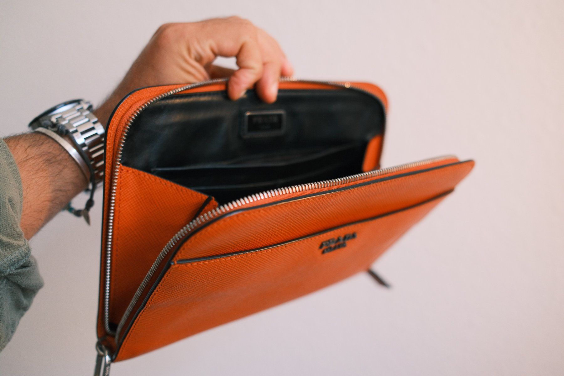 Prada Borse: Prada Handbag- Saffiano Pouch – Usato da Zürich venduto da and_vp7g 3