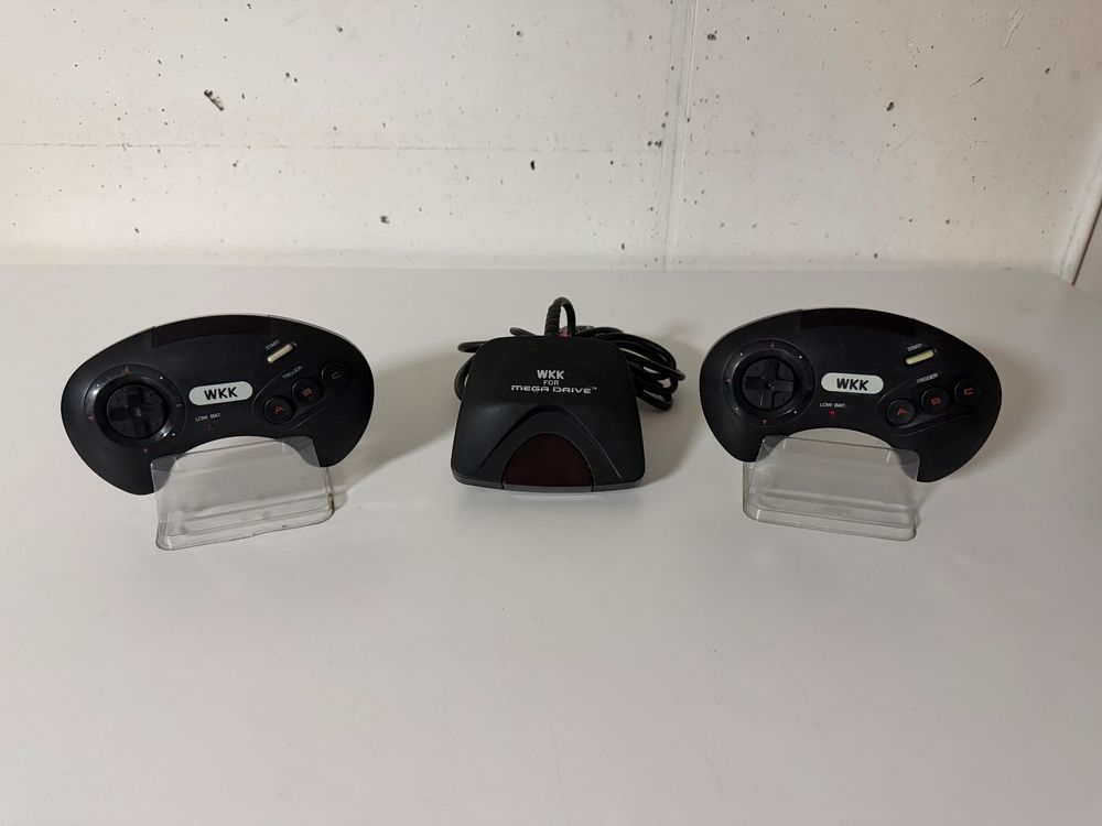 Pack 2 Manettes Sans-fil Pour Sega Mega Drive – WKK, Complet Avec Boîte Et Notice