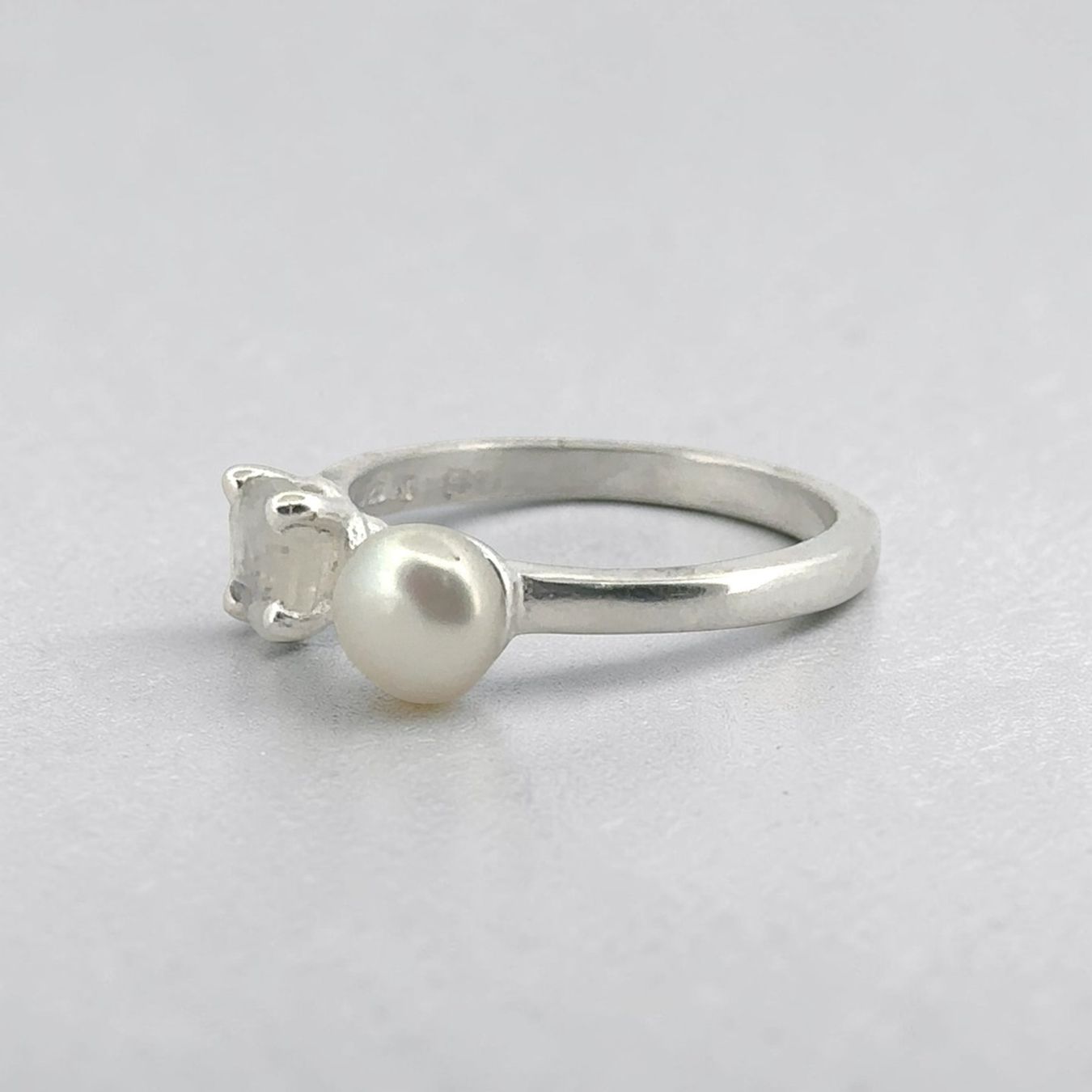 Olga Ribler Anelli: Feiner Ring 925 Sterling Silber mit 2 Steinen  Grösse 52 – Nuovo (secondo la descrizione) da Luzern venduto da Schmuckoutlet 2