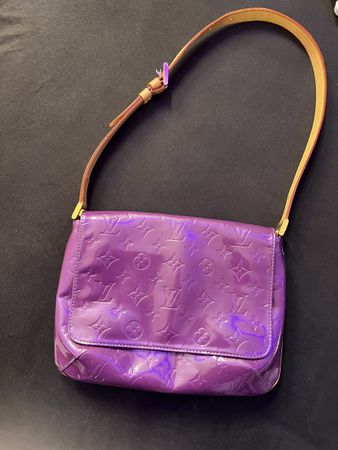 Louis Vuitton Handtasche, Lila Lackleder - Frühlingsfrisch! 