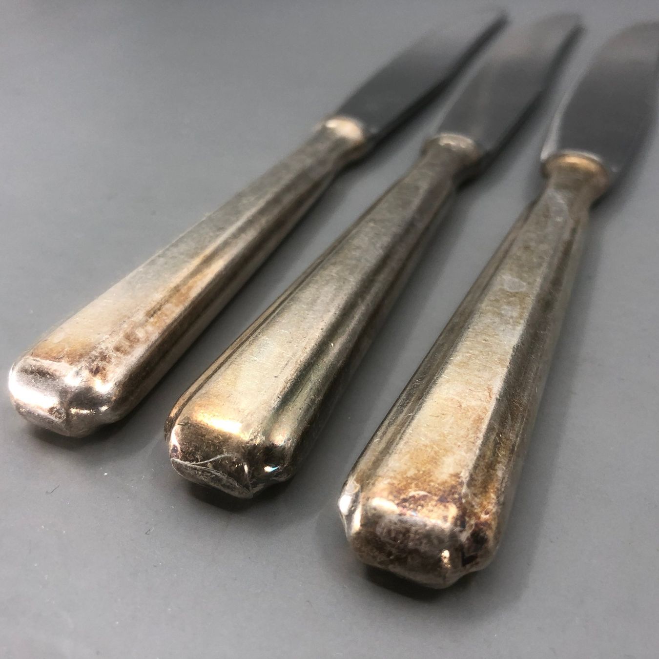WMF Posate: 3 Dessertmesser versilbert WMF Modell 1900 Art Deco – Usato da Basel venduto da Tiabeanie 3