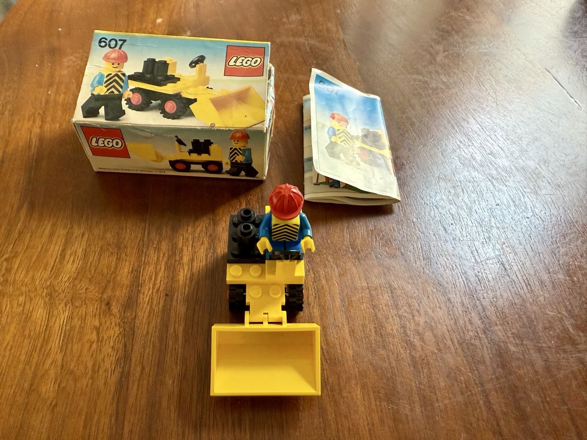 Lego Spielzeuge: LEGO 607 Bagger, Bauarbeiter (1979) – Gebraucht aus Stein am Rhein von Tags