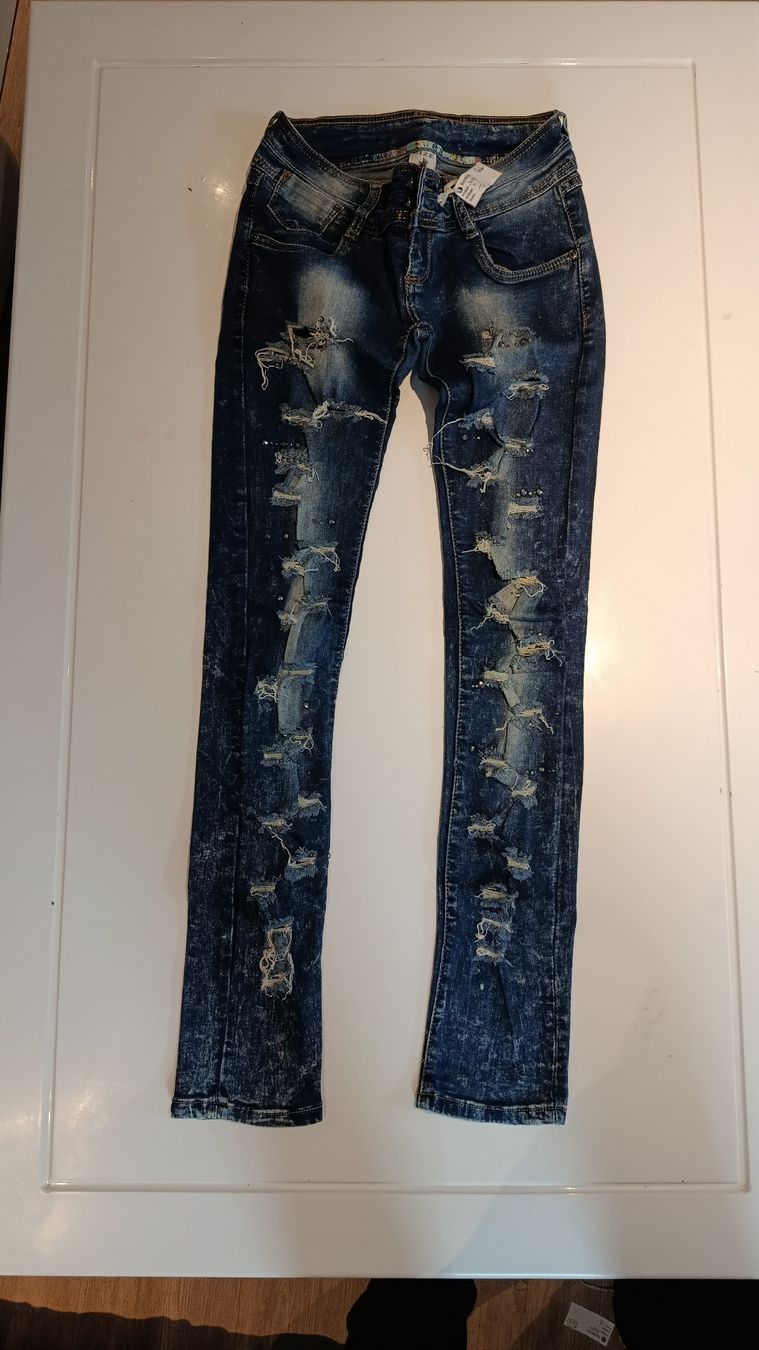 Jeans: verrissene Jeanshose – Usato da Bürglen UR venduto da Uri1991