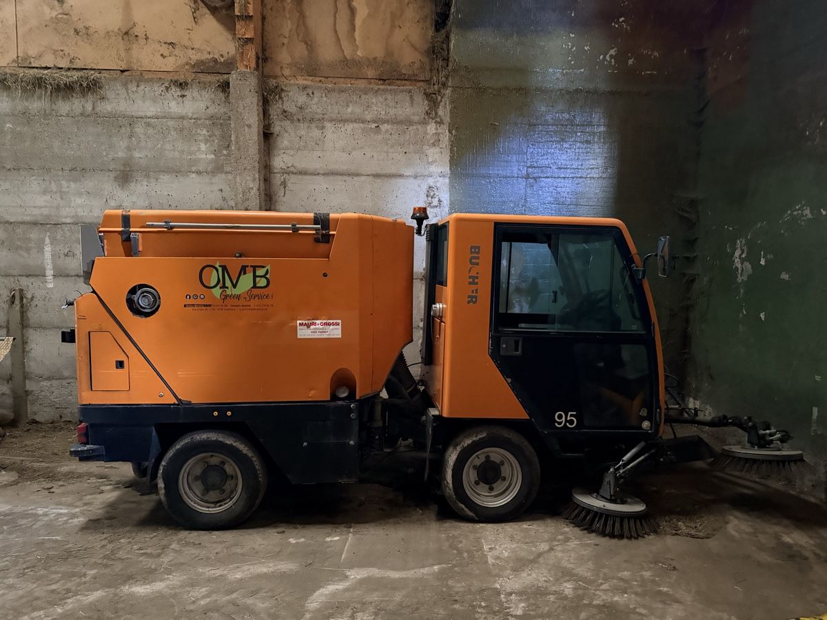 Bucher Tutte le macchine: Scopatrice bucher citycat2000 – Usato da Leontica venduto da Beretz_94