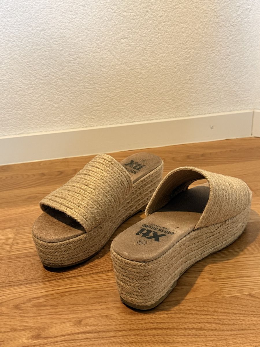 Urban Outfitters Scarpe da donna: Xti Platform Espadrille Sandals Beige Good Condition – Usato da Carrouge VD venduto da man_7hwm 1