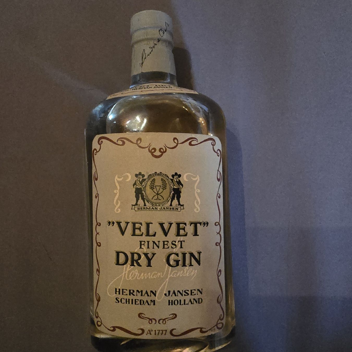 Bevande alcoliche: très vielle et rare bouteille de gin – Usato da vuadens venduto da papi9