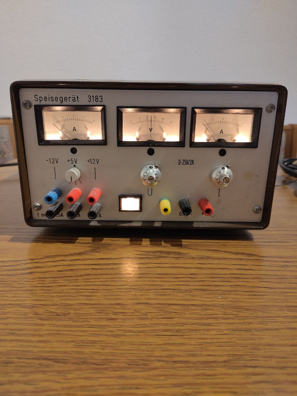 Elettrotecnica: VINTAGE POWER SUPPLY Speisegerät 3183 – Usato da Muotathal venduto da Skillat