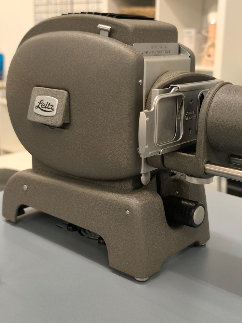 Leitz Appareil photo: projecteur Leitz Prado 250 top ! – D'occasion à Conthey par costafrederico 2