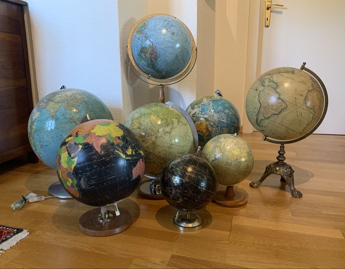 Sonstige Dekorationen & Accessoires: LOT de 8 globes terrestres – Gebraucht aus Veytaux von Latourelle