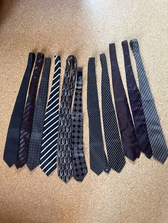11 dunkle/ schwarze Krawatten